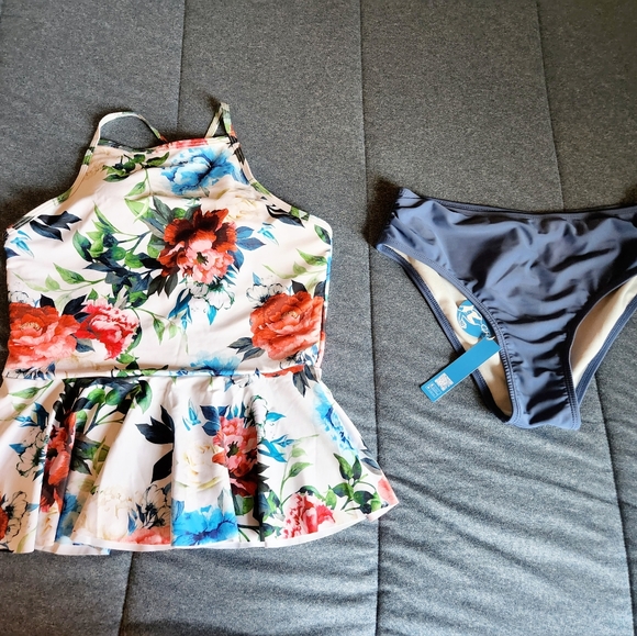 Two Piece Bathing Suit - New - Medium - Picture 3 of 5